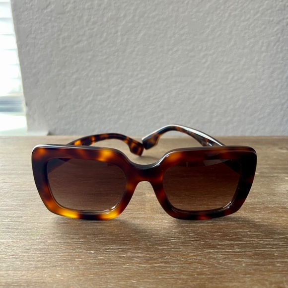 Burberry BE 4284 3790/13 New Tortoise/Brown Gradient Sunglasses 52mm with case - Picture 4 of 8